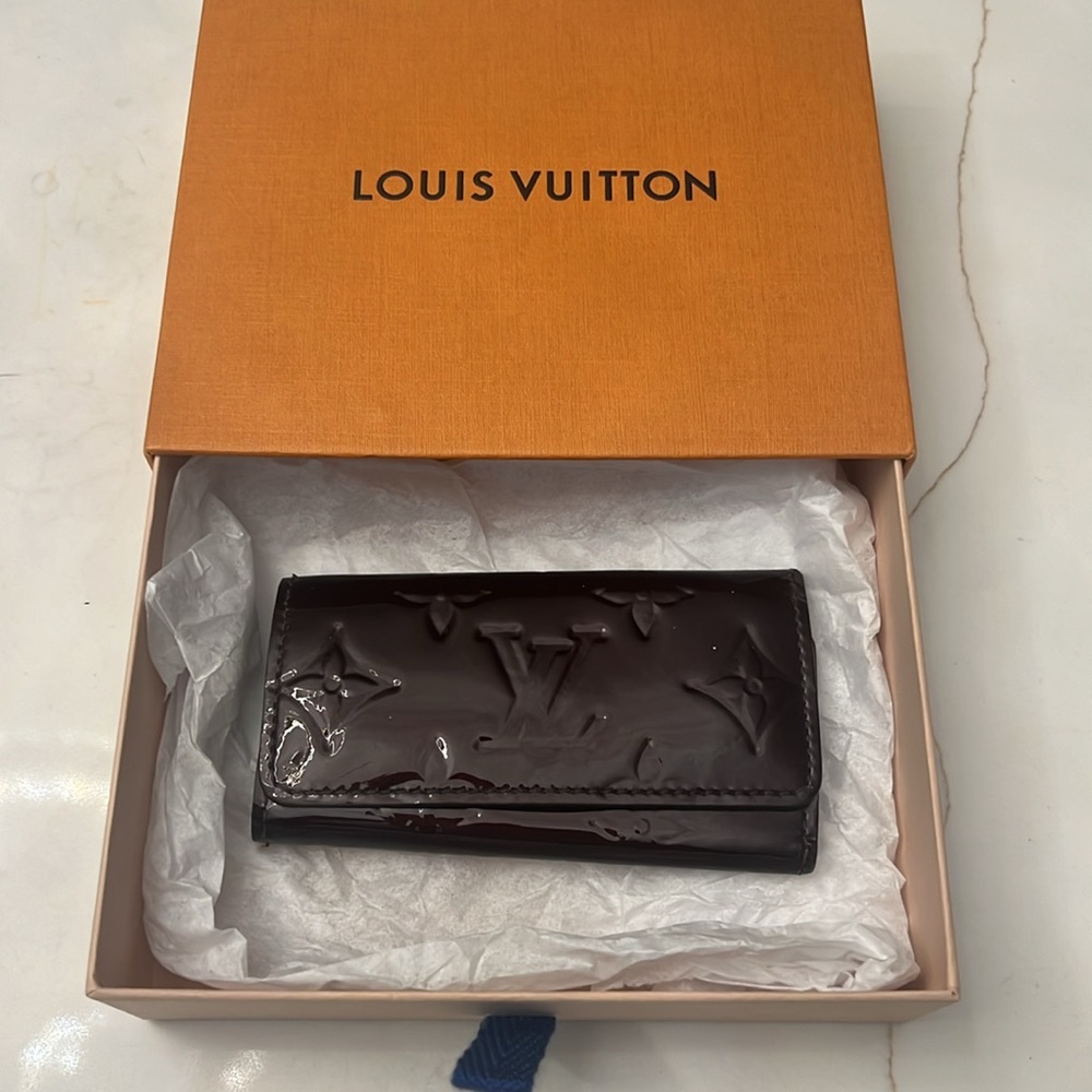 Authentic Louis Vuitton Vernis Four Ring Key Holder In Box